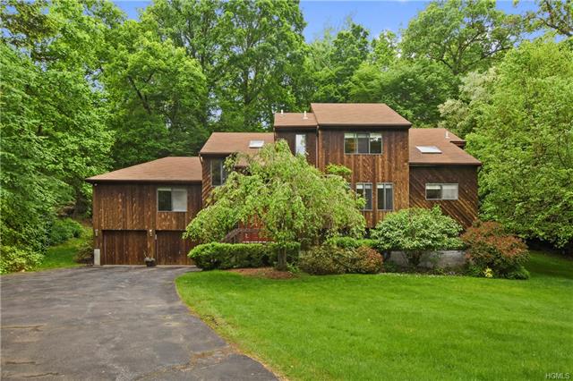5 AMALFI DR CORTLANDT MANOR LIST PRICE $725,000 SOLD PRICE $700,000 CLOSE DATE 08/05/19
