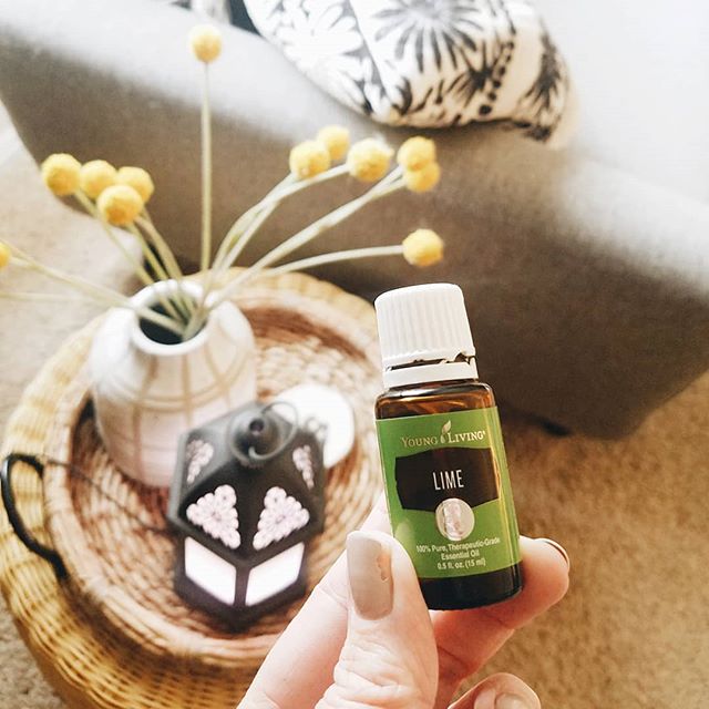 I never thought lime would be an oil I would reach for...until I tried it in a few diffuser blends. It's amazing and one I include often these days. And it's pretty darn affordable so that's a big win. What's your favorite way to use lime?
.
#tjeoily