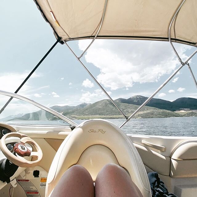 Hid in the shade today...but took in all the beauty around me. Not to worry, though, I spent plenty of time in the sun (maybe too much). Was beautiful out on the water today, so glad we took the quick trip.
.
#midlifemama #keepgoingmama #madeformore 