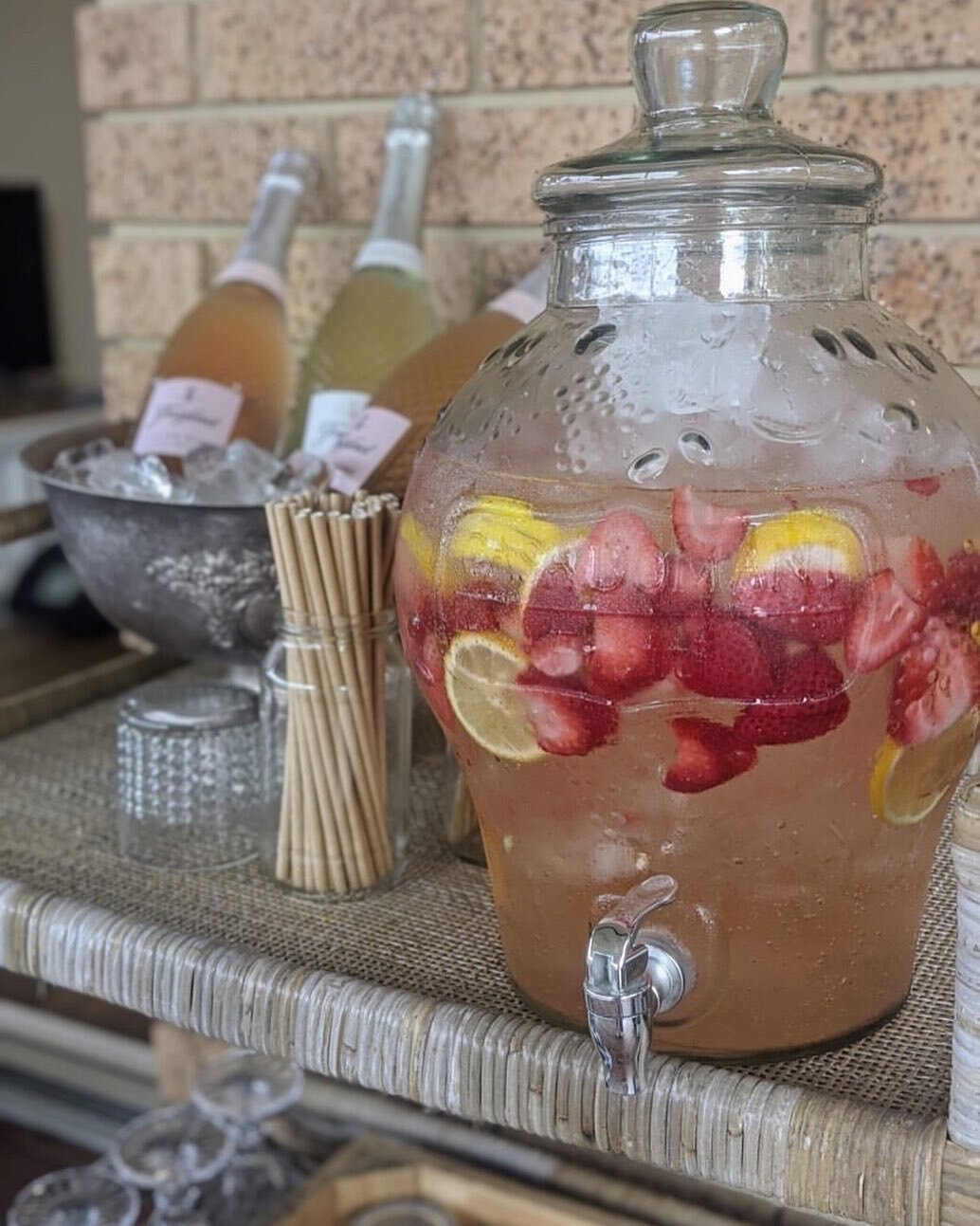 Dreaming of warmer days and being able to mingle with a nice cool beverage 🍹🍹🍹🍓🍋🍊 #drinkdispenser #punch #drinkstation #beverages #masonjar #butlerstable #centralcoastnsw #partyhire #celebration #setups #eventstyling #glasswearhire #cheerstogoo