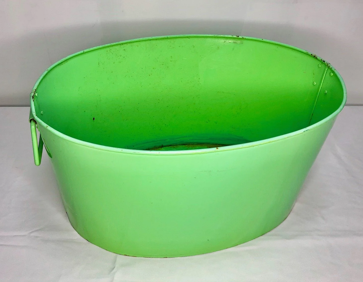 Green ice bucket — Celebration Set Ups