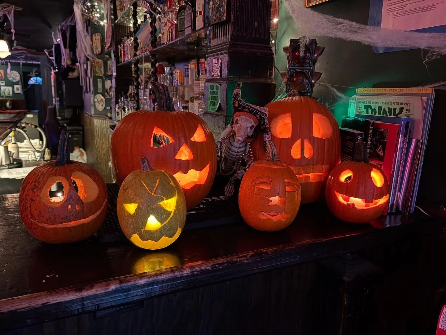 Happy Halloween! Remember your local small businesses have everything you need to have fun, decorate, party, trick or treat & dress up in!
Jack-o’-lanterns @luckyonb 🎃 🍺