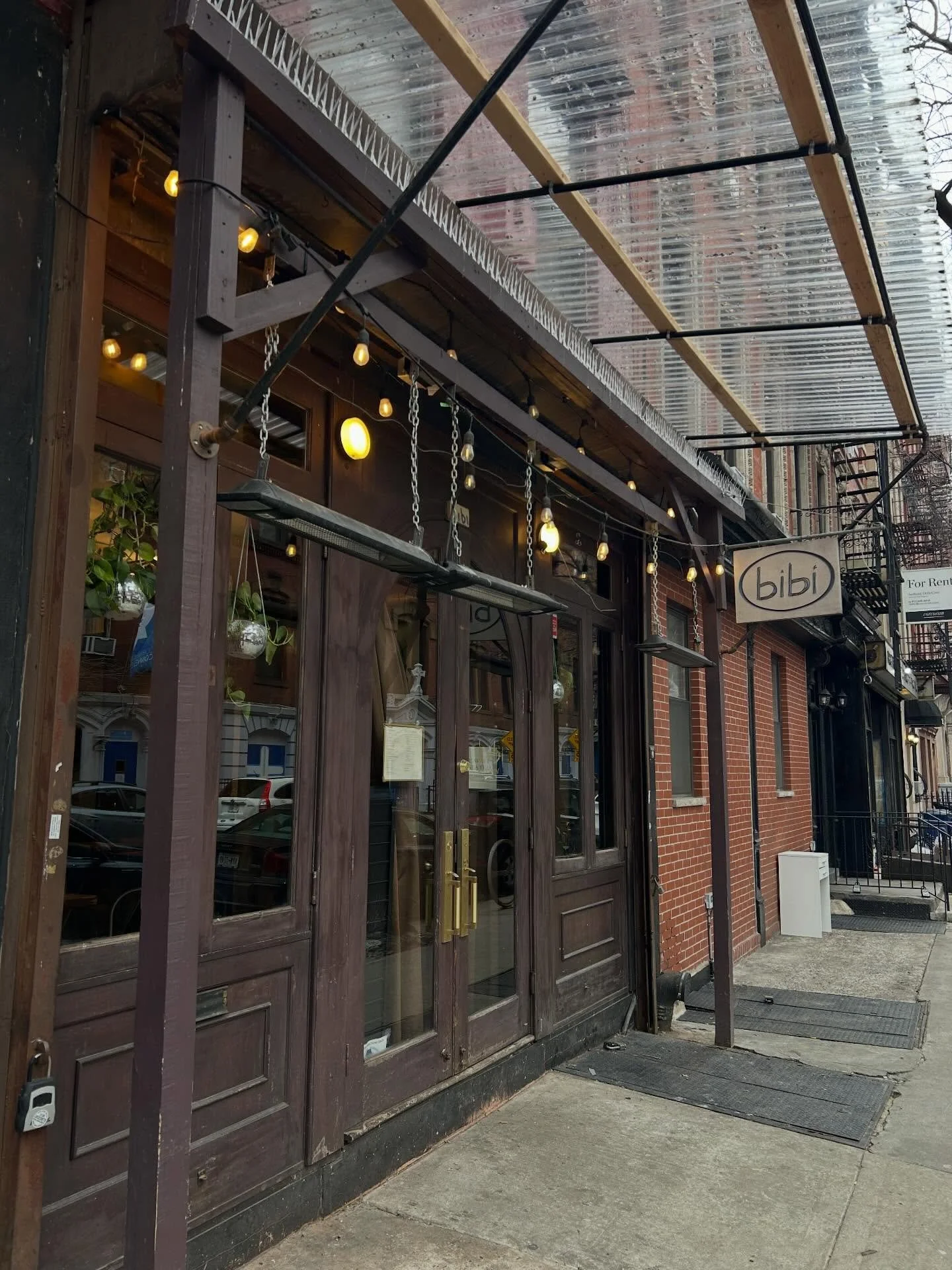 Welcome to EVIMA, bibi Wine Bar!

@bibiwinebar may be a new EVIMA number, but is definitely not new to the neighborhood. An East Village haunt since 2014, the cozy spot is tucked on East 4th Street between Avenue A and B. The walls are lined with mir