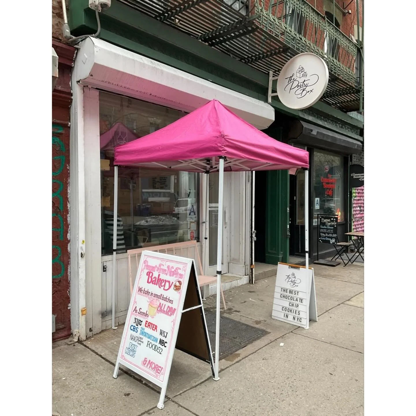 @thepastryboxbakery 
515 e 12th Street

Hours:
Wednesday &amp; Thursday: 11am-7pm
Friday &amp; Saturday: 10:30am-7pm
Sunday: 10:30am-5pm
Monday &amp; Tuesday: CLOSED

📷: @lolaartesaenz