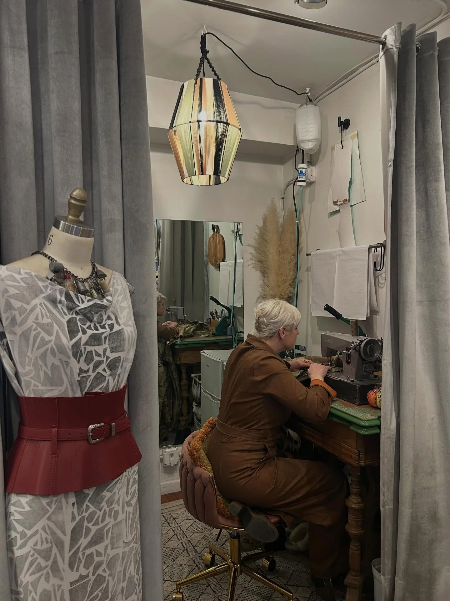 Welcome to EVIMA, @salvageclothstudio!

While shopping small often always means shopping more sustainably, Salvage Cloth takes it to a whole new level. The boutique features zero-waste clothing designed and tailored by the storeowner herself, Carie E