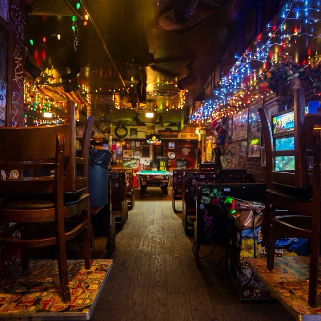 Get @reshare_app &bull; @danielrootphotography Doc Holliday&rsquo;s, checking in on the morning light, game still on. A venue A, East Village.

&bull;
&bull;
#newyorkatdawn #newyorkbarsatdawn #dochollidays #eastvillage #6am