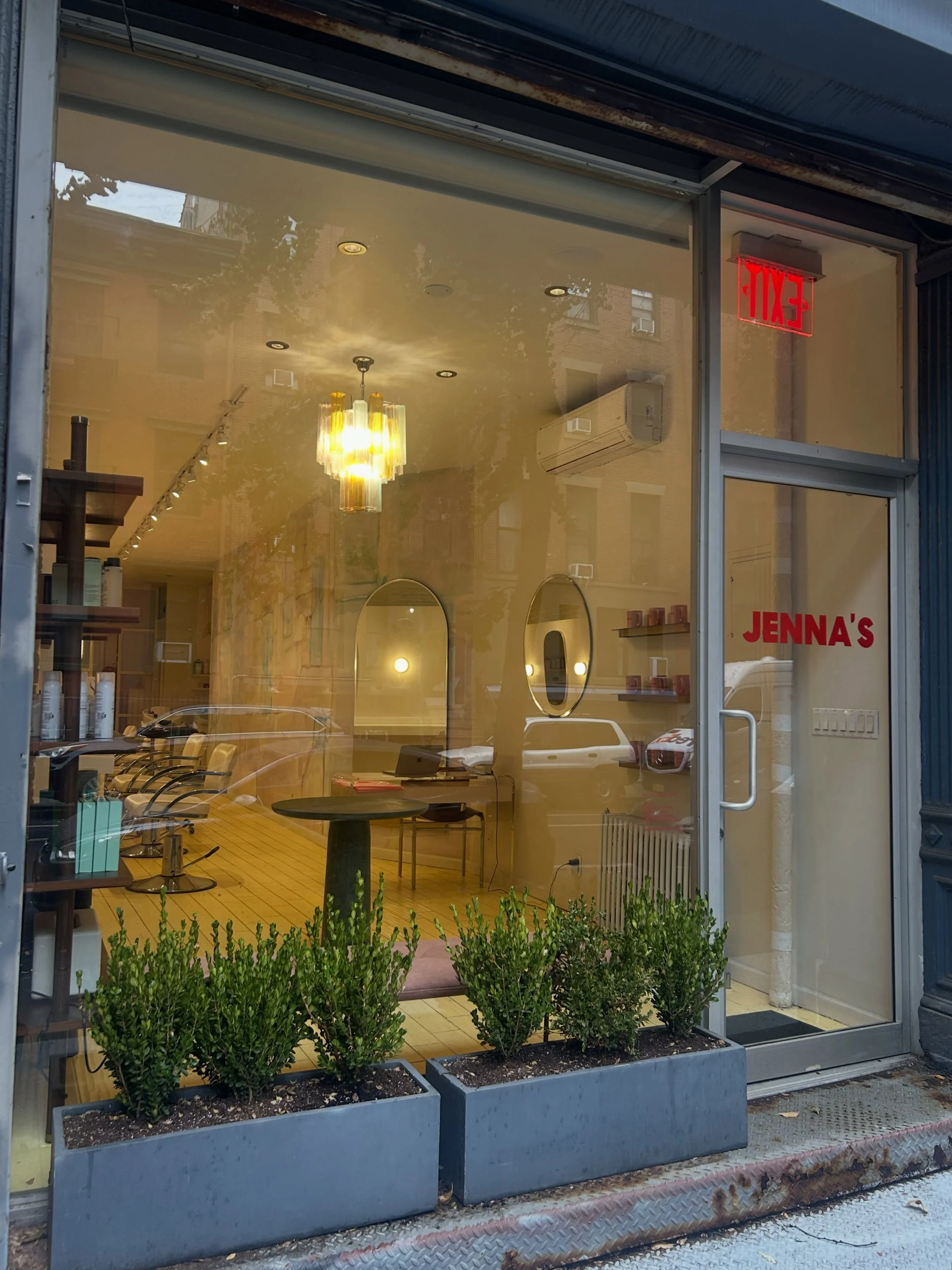 @jennason9th 
411 e 9th Street

Hours:
Thurs-Sat &bull; 11- 7 PM
Sun &bull; 10 - 4 PM

📷: @artbycarpo / @transparentmeans