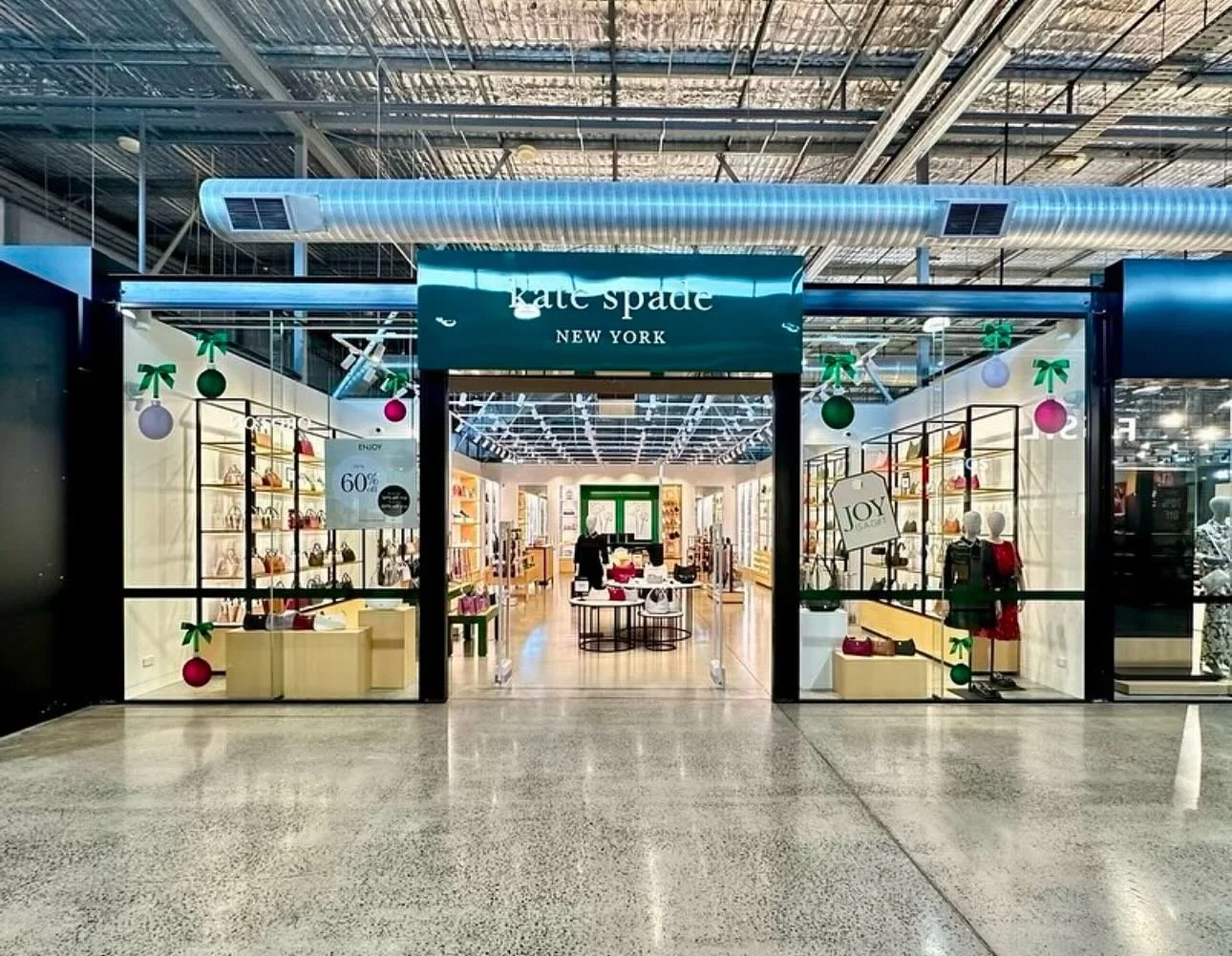 @katespadeny DFO Brisbane 
.
.
.
#katespade #StoreDesign #RetailArchitecture #InteriorDesign #VisualMerchandising #RetailSpaces #StoreInterior #DesignInspiration #ShopDesign #CreativeRetail #RetailConcept #BrandExperience