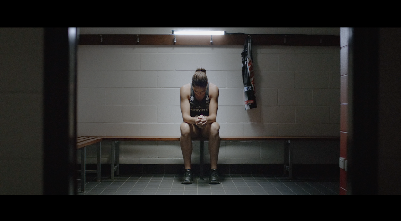 Netball Sharni looking down.png