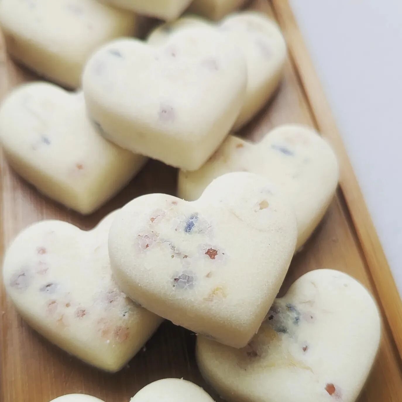 #TubTuesday treats...on a Thursday!! 😛 We brought these luscious Bath Truffles back as a *limited* edition through Mother's Day (5/14/23)!! Find them in our online bath collection or IRL @fogcityflea. Tiny but mighty...they come in a set of 3...enjo