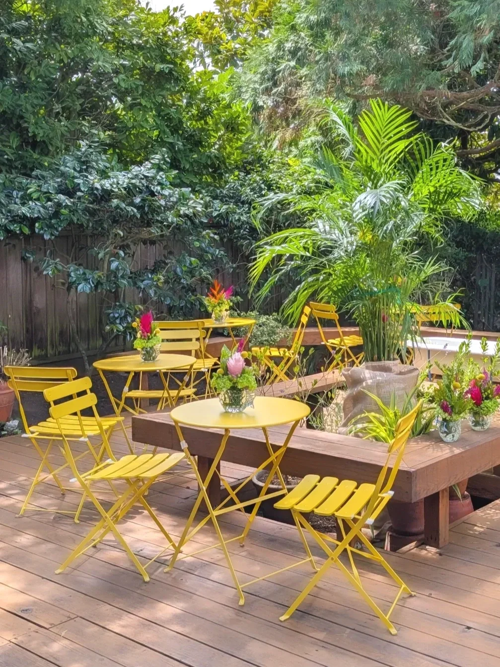 RENTAL: PATIO TABLE + CHAIR SET (BANANA)