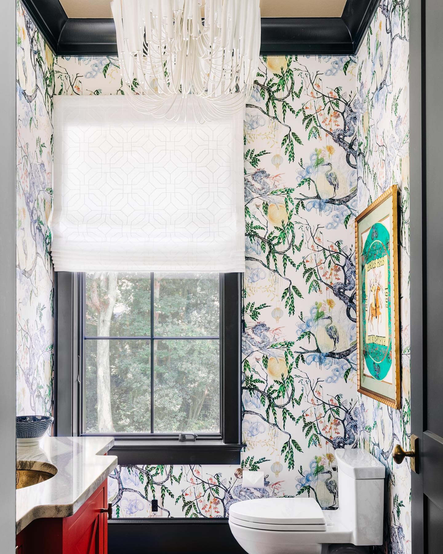 Was trying to pick a few favorites from the most recent @talkgreenville home feature and it turns out I&rsquo;m a sucker for a bold wallpaper moment. 

Shot for @talkgreenville // interior design by @carolinebrackettdesign // art consulting by @evere