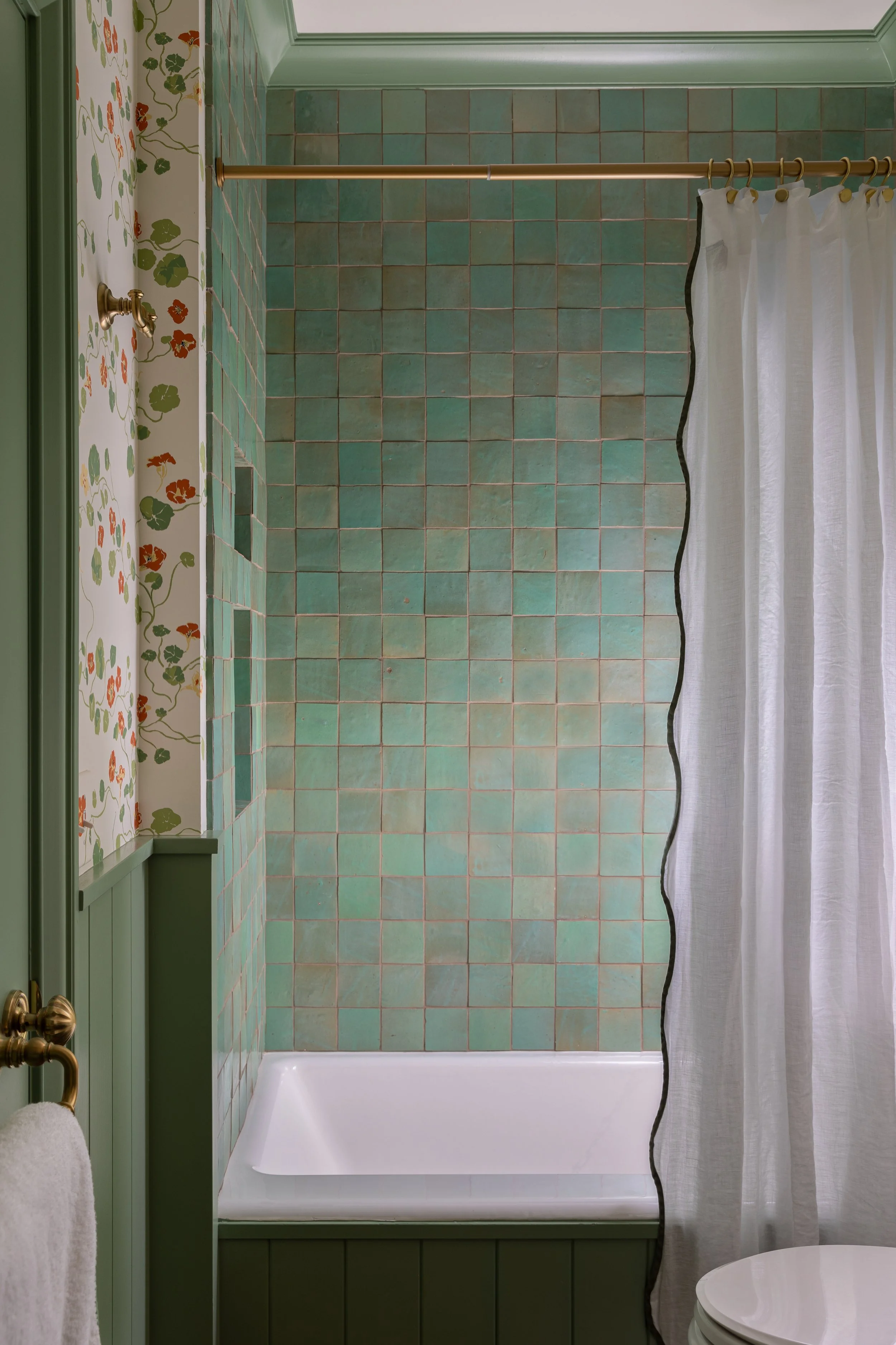Guest Bathroom 2.jpg