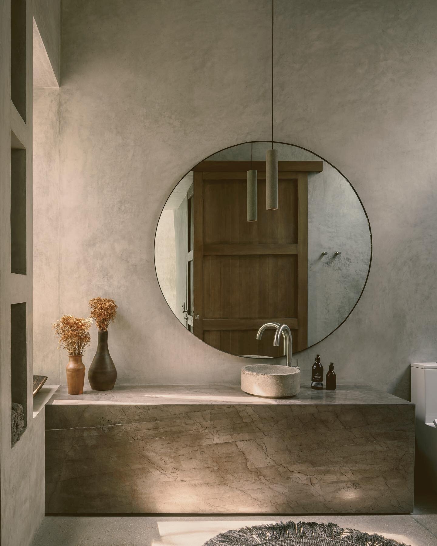 Our polished cement walls, terrazzo floors and marble counter tops are carefully handcrafted together to render timeless, seamless beauty. 
@villapetricor design build by @colab_tulum
Photography by @cesarbejarstudio 
.
.
. 
.
.
.
.
.
.
.
#architectu