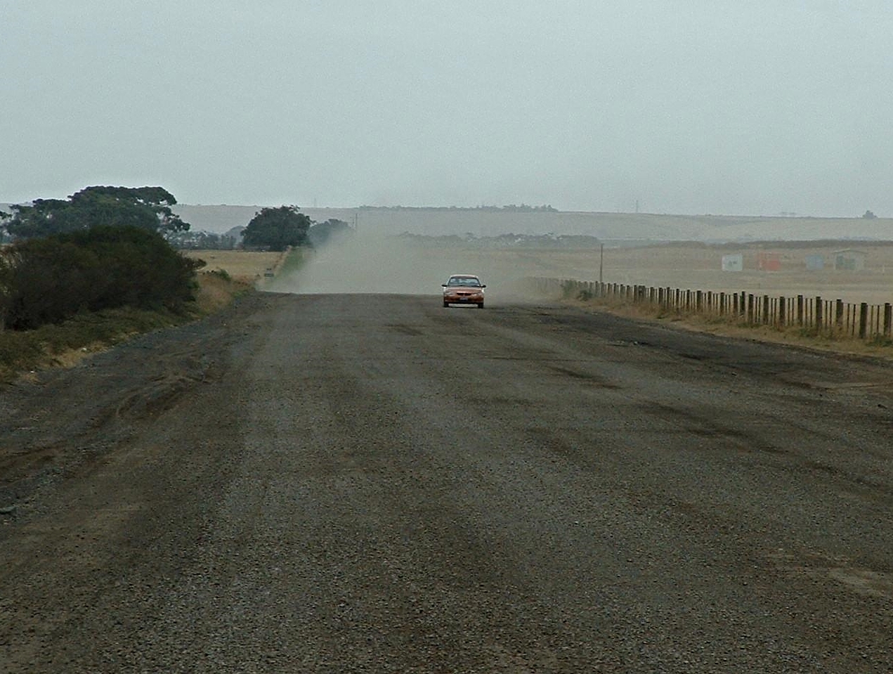  Road before&nbsp;stabilisation with&nbsp;Soilbond's dust control solution 