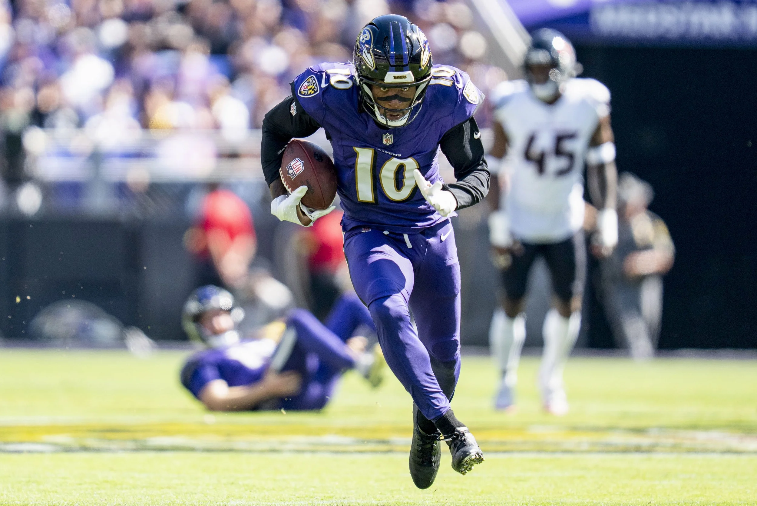  Baltimore Ravens wide receiver Deandre Hopkins (10) takes off down the field during Ravens game against the Houston Texans at M&amp;T Bank Stadium, in Baltimore.   