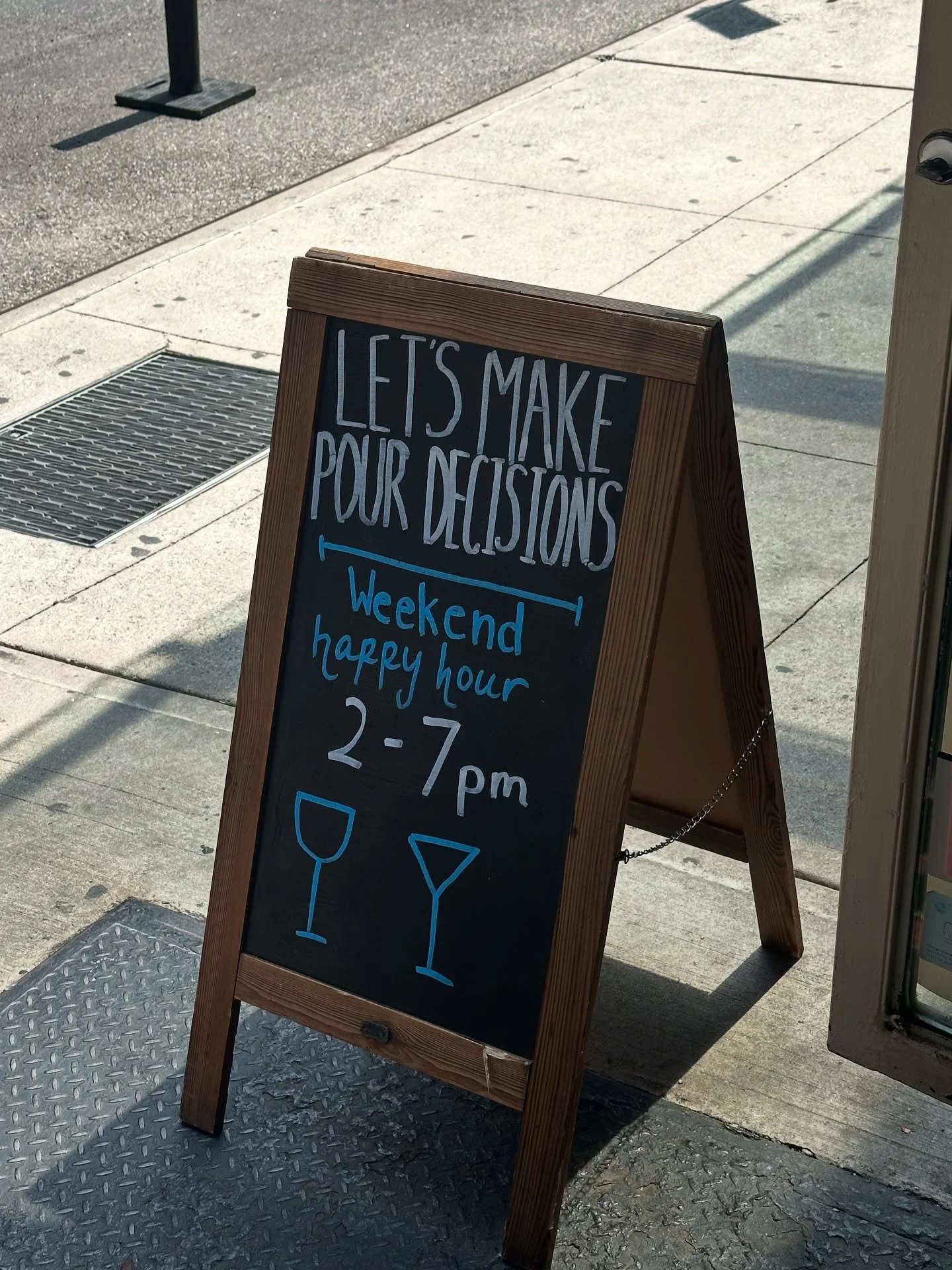 weekend #HappyHour in full swing! Saturday & Sunday 2-7