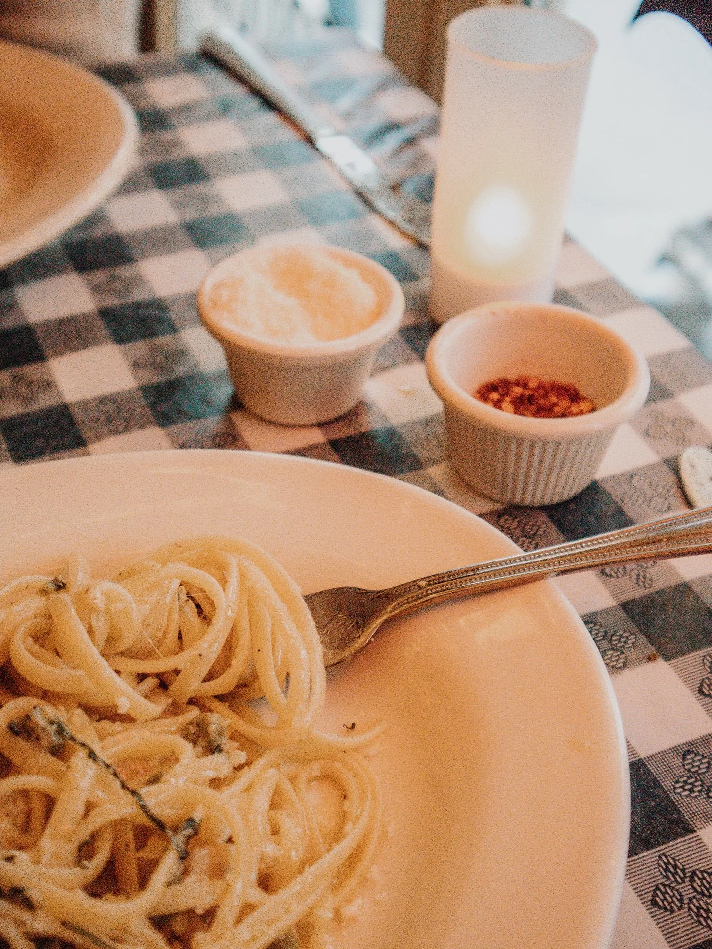 we heard a pasta a day keeps the doctor away🍝 or something like that 😉 happy hour 5-7 today along side our spaghetti- about it deal: choice of pomodoro, pesto, or carbonara + a glass of wine 25$
Photo credit: @olivethompsonphotography