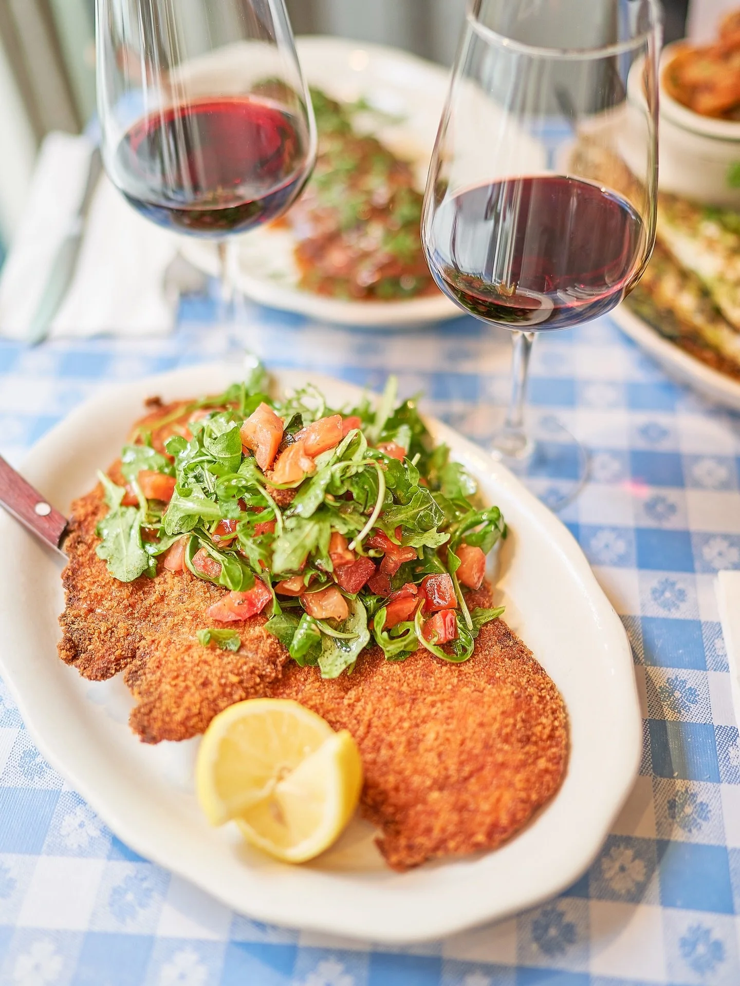 Crispy Milanese, fresh arugula, and a glass that never stays empty. 🍋🍷

Don&rsquo;t miss our Taste &amp; Toast special today!
✨ $60 per person
✨ 2 Hours of wine
✨ App + Entree + Shared Dessert
