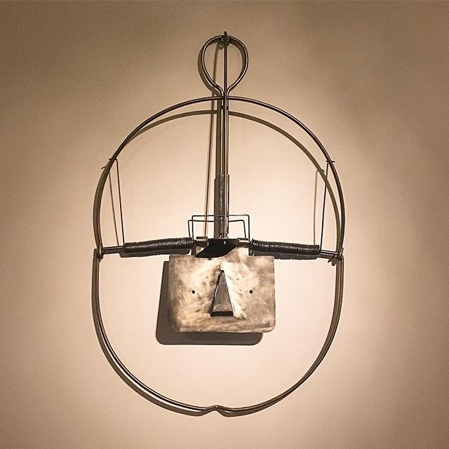 Human Trap (Gold Circle) 2019 by @chrischongchanfui on in Singapore now at @chanhoricontemporary as part of his Devices show at Gillman Barracks for @seafocus The artist’s work in this show is a response to the 5 billion Edible Bird’s Nest industry that has impacted the economic, social and environmental balance of Malaysia. Edible Bird’s Nests are nests made by the saliva of swiftlet birds and eaten in soups, deserts and tonics. It is believed to give younger and smoother skin, strength and longevity. There is much demand for these nests (especially during Chinese New Year celebrations). The tactics of how these birds nests are captured and farmed are often trickery. .
.
.
.
.
#chischongchanfui #swiftlet #swiftletnest #devices #art #artist #artinsingapore #seafocus #seafocus2019 #singapore #skincare #skin #birds #swallow #birdsnest #yanwo #yànwō #malaysia #environment #ecofriendly #humantrap #sustainableliving #sustainable #ediblebirdsnest #conciousness #singaporeart #china #chinesenewyear #chanhoricontemporary