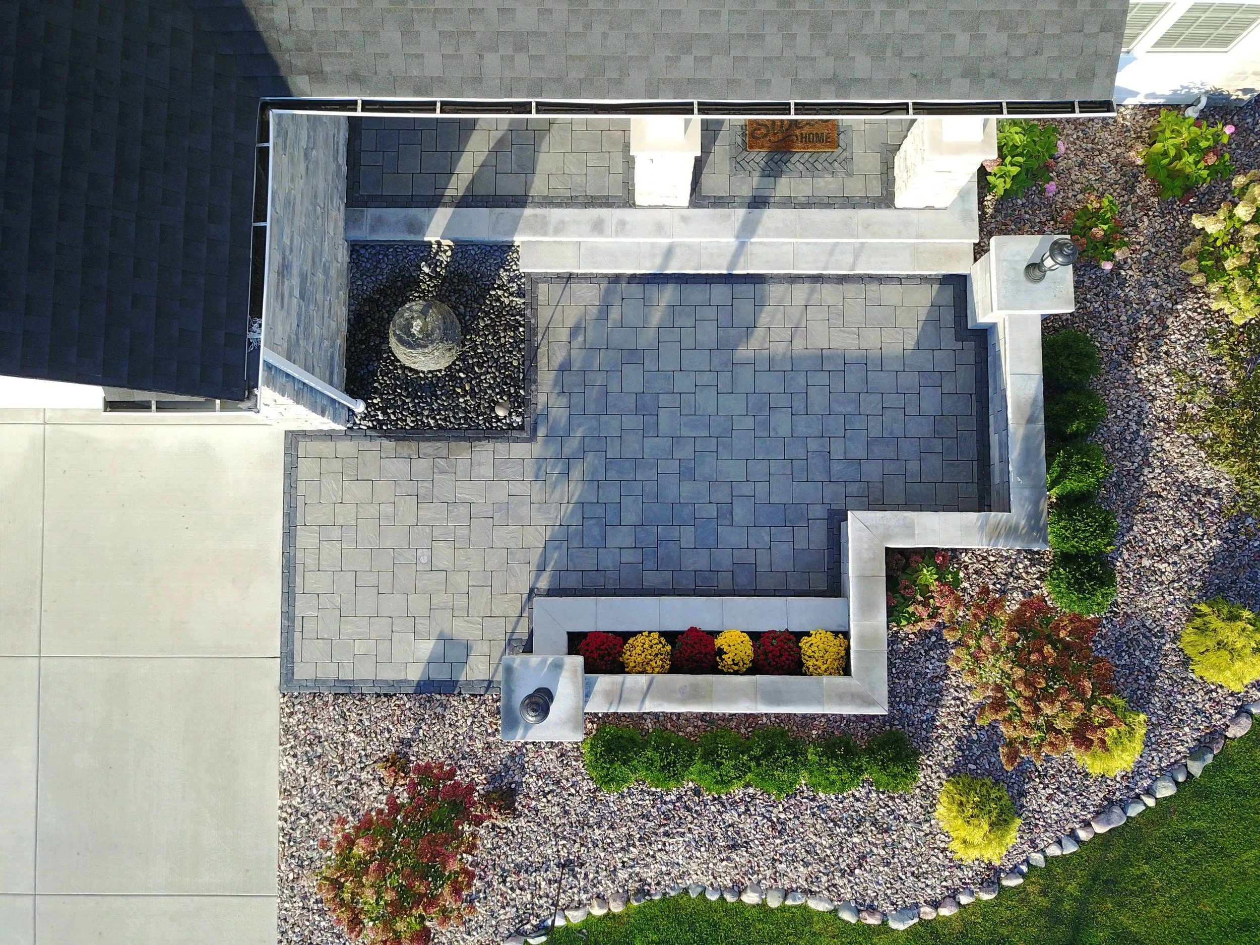 2018-unilock-awards-of-excellence-winner-best-front-entrance-midwest-landscape-specialists-img~1bb10e070ab52eb3_14-9190-1-2cb52ee.jpg