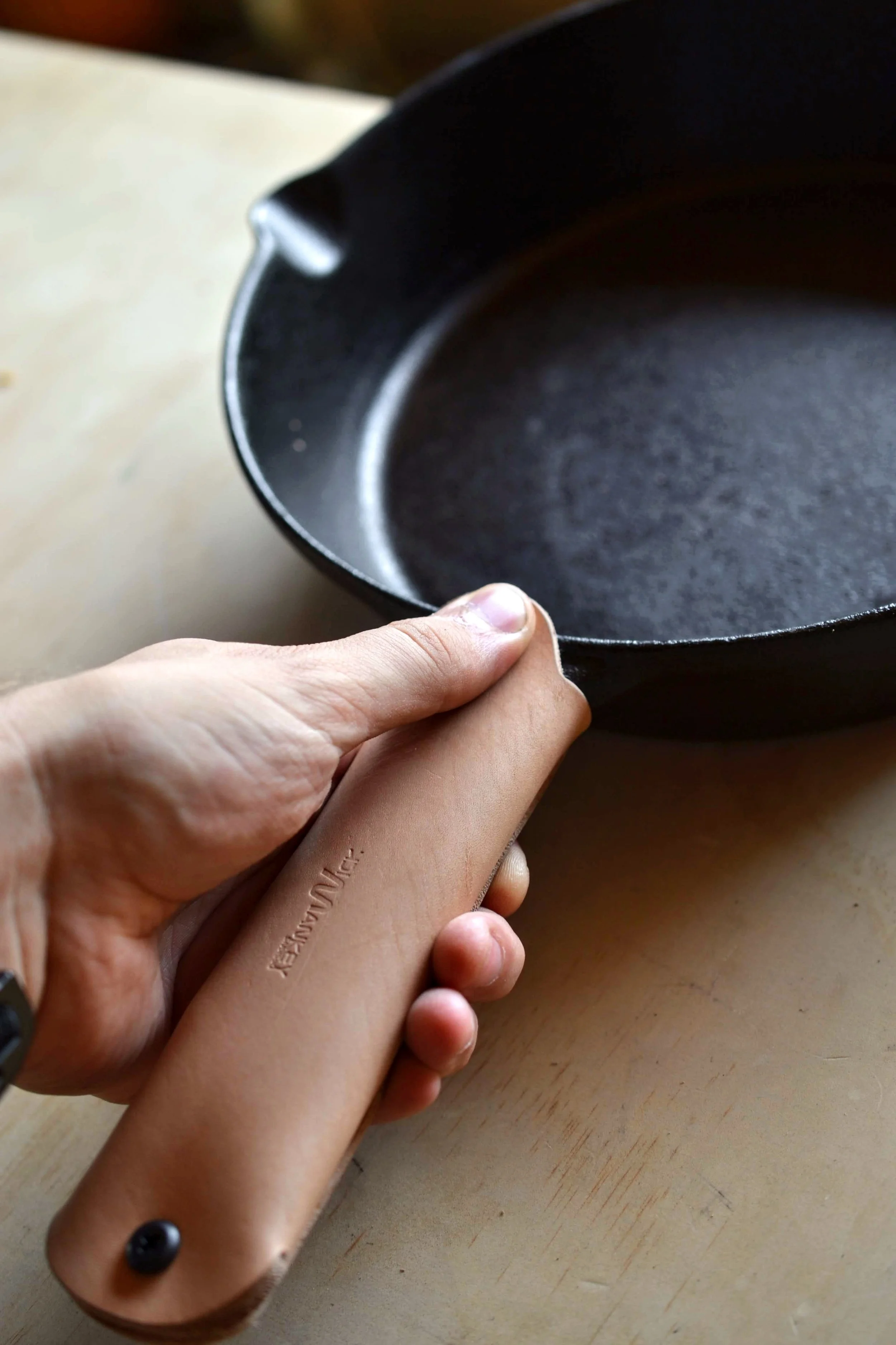 cast iron handle grip 4.JPG