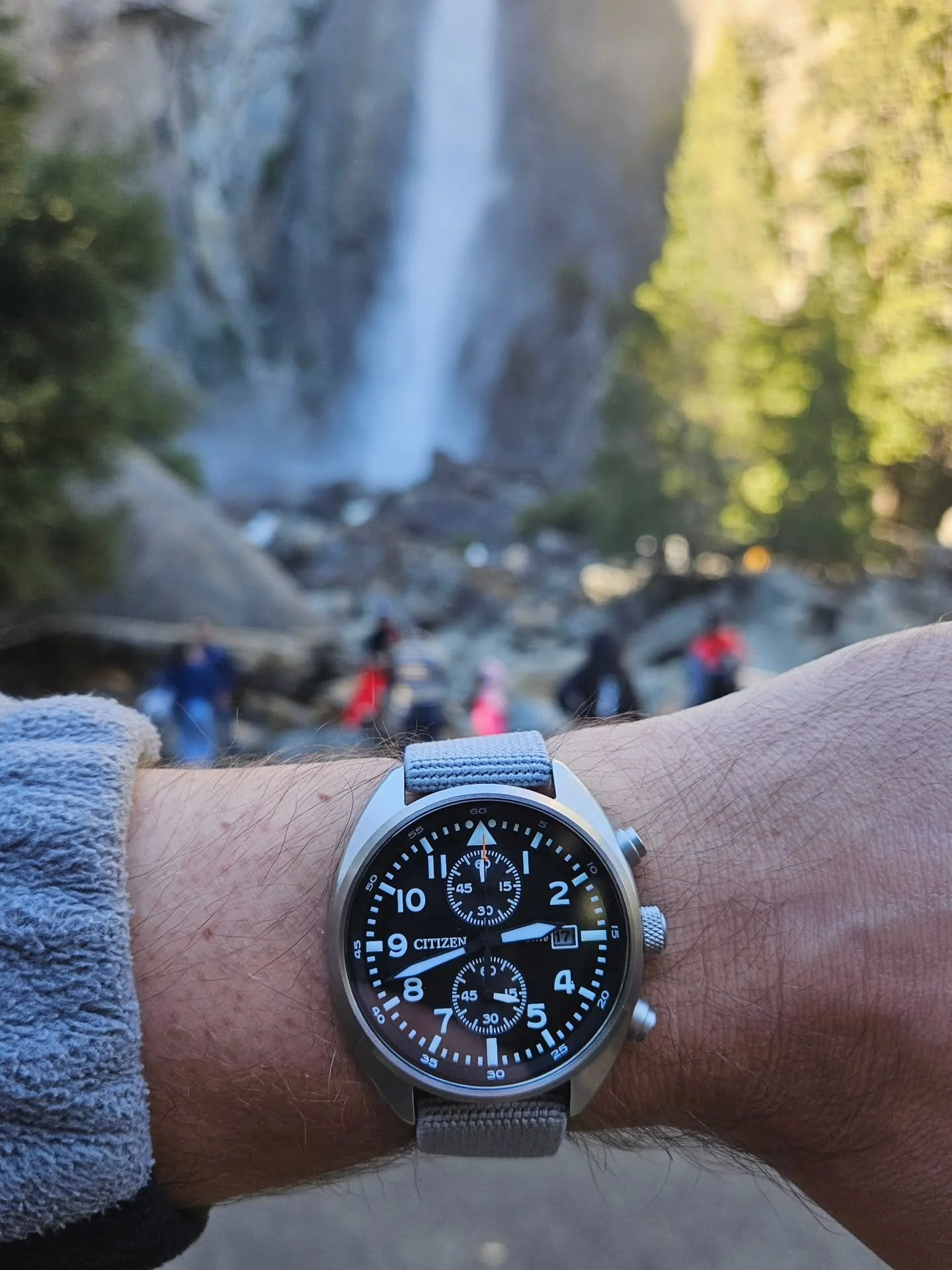Had an incredible trip to the Yosemite area over the holiday weekend. A proper way to appreciate some storied history, fresh air, and close friends/fam. 💯

The new Lunar Gray Chrono-Grip handled the kiddos and mixed weather like a champ!
.
.
.
yosem