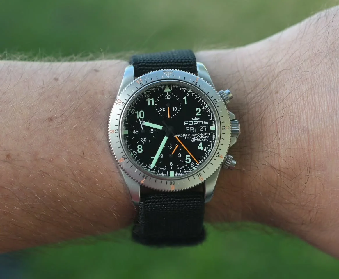 Putting those dials to work on this #fortisfriday ⌚️

There's also something very "business" about this piece on a black strap- especially with the dash of tactical flavor from the Loop Field of this Artemis SP! 🥷

Have a great weekend, fo