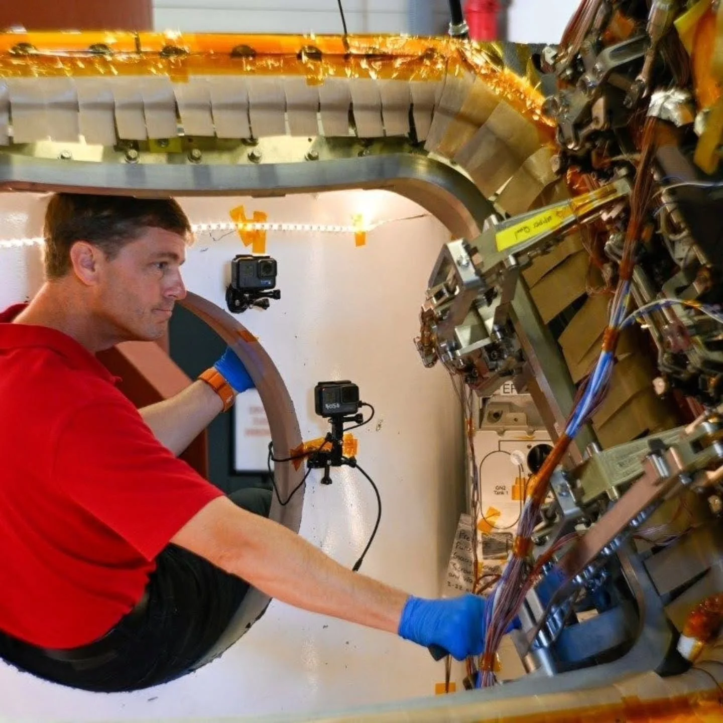 Sometimes we stand on the shoulders of giants. Other times, we're lucky enough just to hitch a ride on their wrists. 🌚

I've told the story before, but when @astro_reid was looking for a strap to endure his training events back in 2023, somehow my A