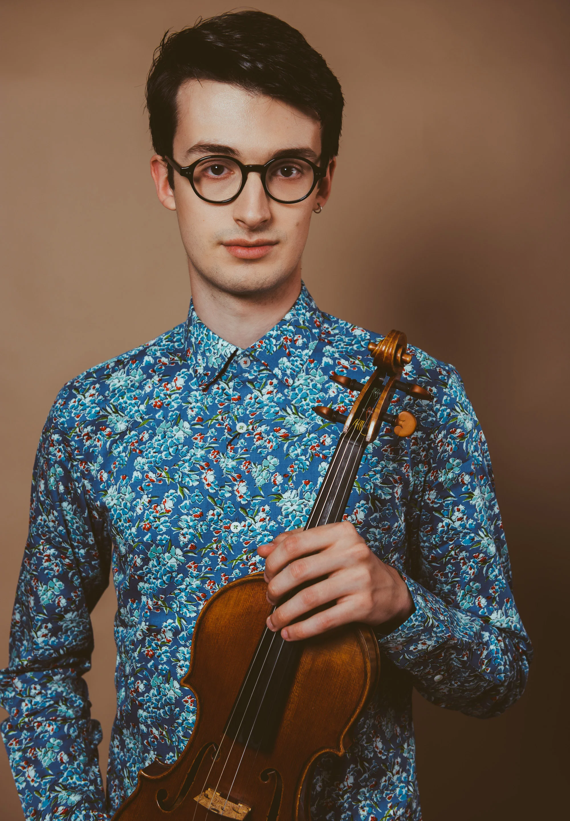 featured composer, Giancarlo Latta Fiercely committed to the music of our time, violinist and composer Giancarlo Latta is interested in the intersection and convergence of music old and new, a passion he explores principally as a member of the acclaimed New York-based Argus Quartet. He has worked with dozens of composers both young and established, including Mario Davidovsky, George Lewis, Aaron Jay Kernis, and Anna Thorvaldsdottir, and has been heard in venues as diverse as the Rothko Chapel (Houston), Royal Albert Hall (London) as part of the BBC Proms, and Neubad (Lucerne, Switzerland), a multipurpose performance space in a former public swimming pool. Recent highlights include duo performances with flutist Claire Chase as part of Houston’s Da Camera series, Georg Friedrich Haas’ in vain and the U.S. premiere of Liza Lim’s opera Tree of Codes at the Spoleto Festival USA, and residencies at Avaloch Farm and the Barnes Foundation in Philadelphia. A founding member of KINETIC, a Houston-based conductorless ensemble, Giancarlo is passionate about the creative and collaborative possibilities of both small- and large-scale music making. Giancarlo studied with Paul Kantor at Rice University and Almita Vamos at the Music Institute of Chicago.