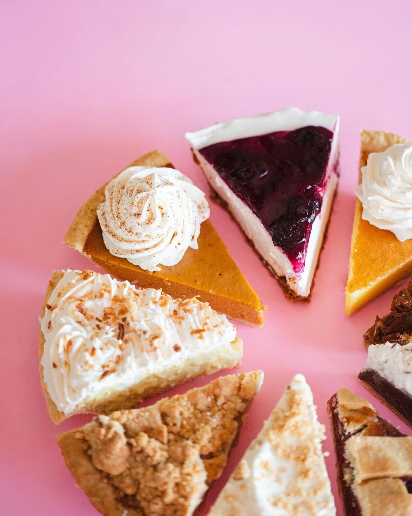 People always ask me &ldquo;Do you get to eat the food after you photograph it?&rdquo; and yes. Yes I do 👏

I got to taste 5 of the &ldquo;25 dishes to try&rdquo; currently featured in the February issue of @tucsonlifestylemagazine. 

Serious questi