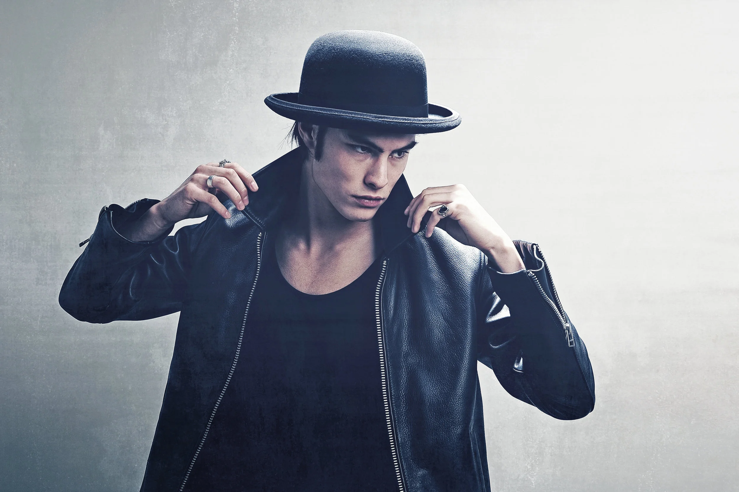 Jacket & Top: H&M / Rings: Vintage / Hat: Jacobson