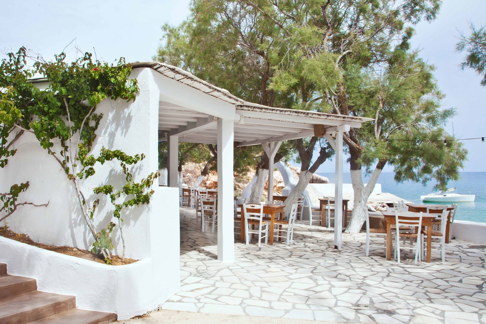 view-of-restaurant-and-beach-at-beach-house-antiparos-cyclades-greece-conde-nast-traveller-25aug15-danai-issaris.jpg