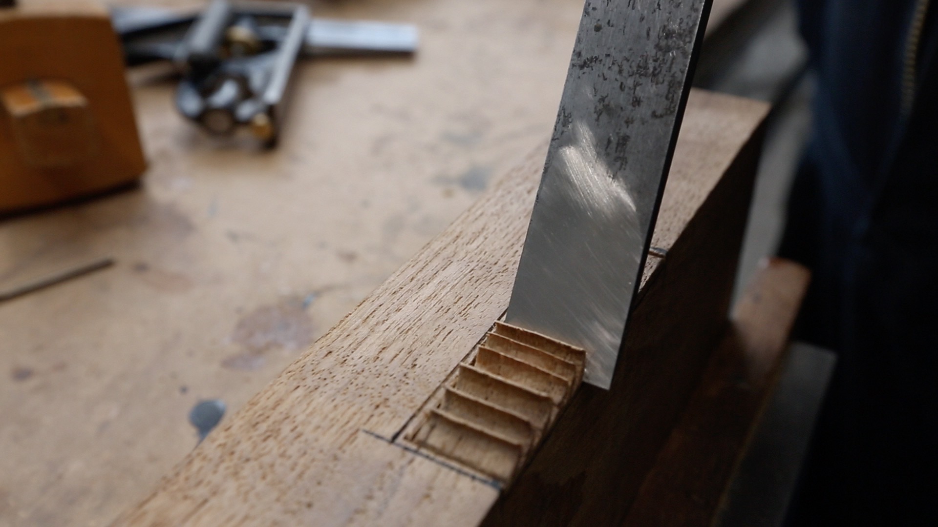 How to hang a hinge 