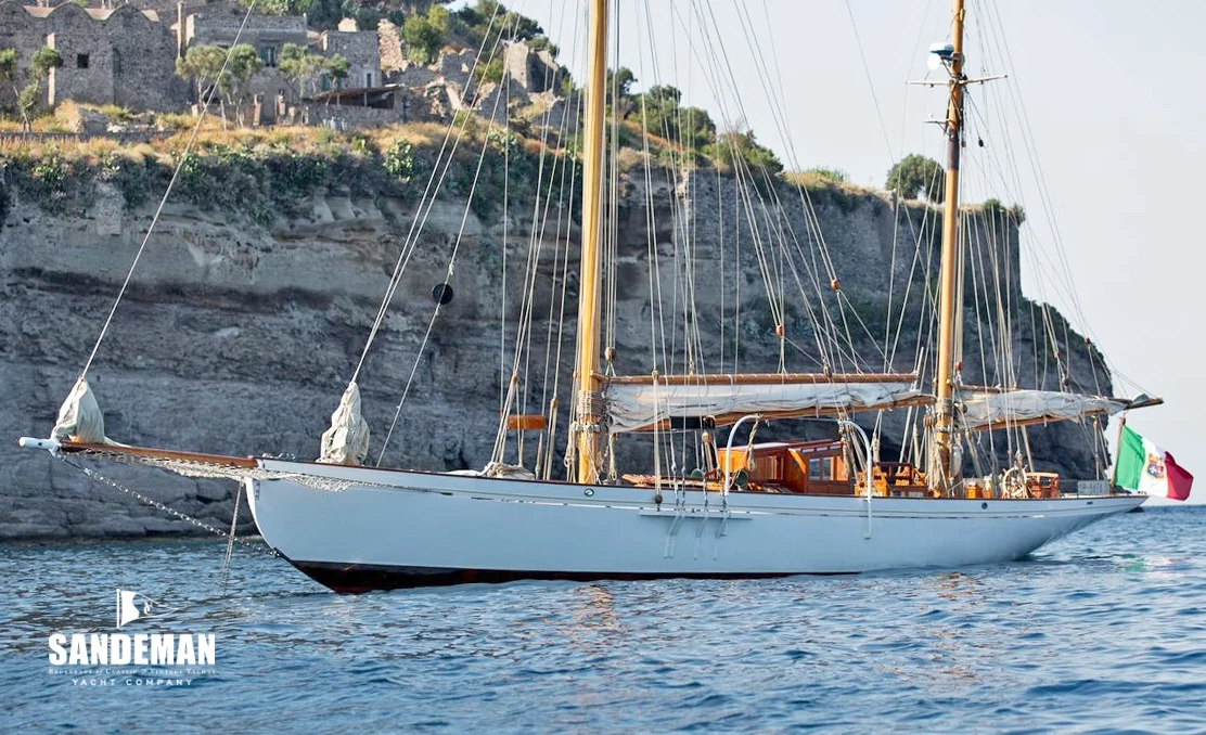 JAVELIN at anchor 2