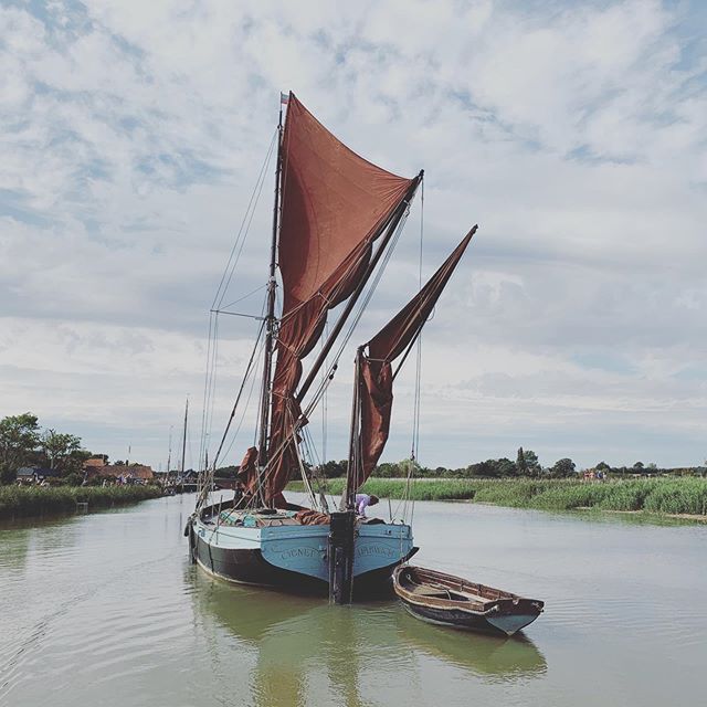 Half barge CYGNET always sailed single handedly by Des on the east coast rivers. Home port &mdash; Snape Bridge, Suffolk. It&rsquo;s a wonderful sight to see him work the river Alde, such as today. 📷 @boatphotographer