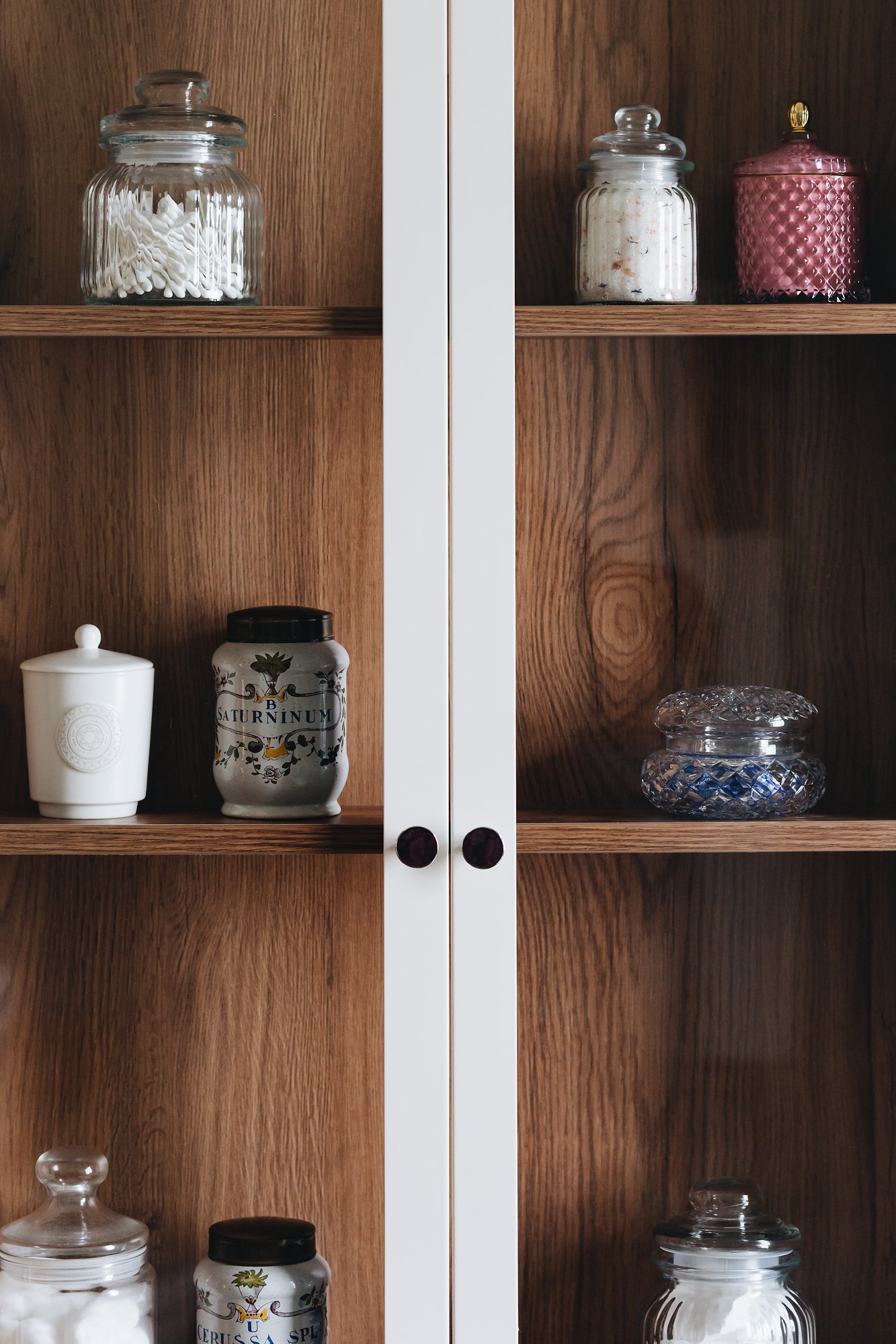oak-bathroom-shelving-como-knob.jpg