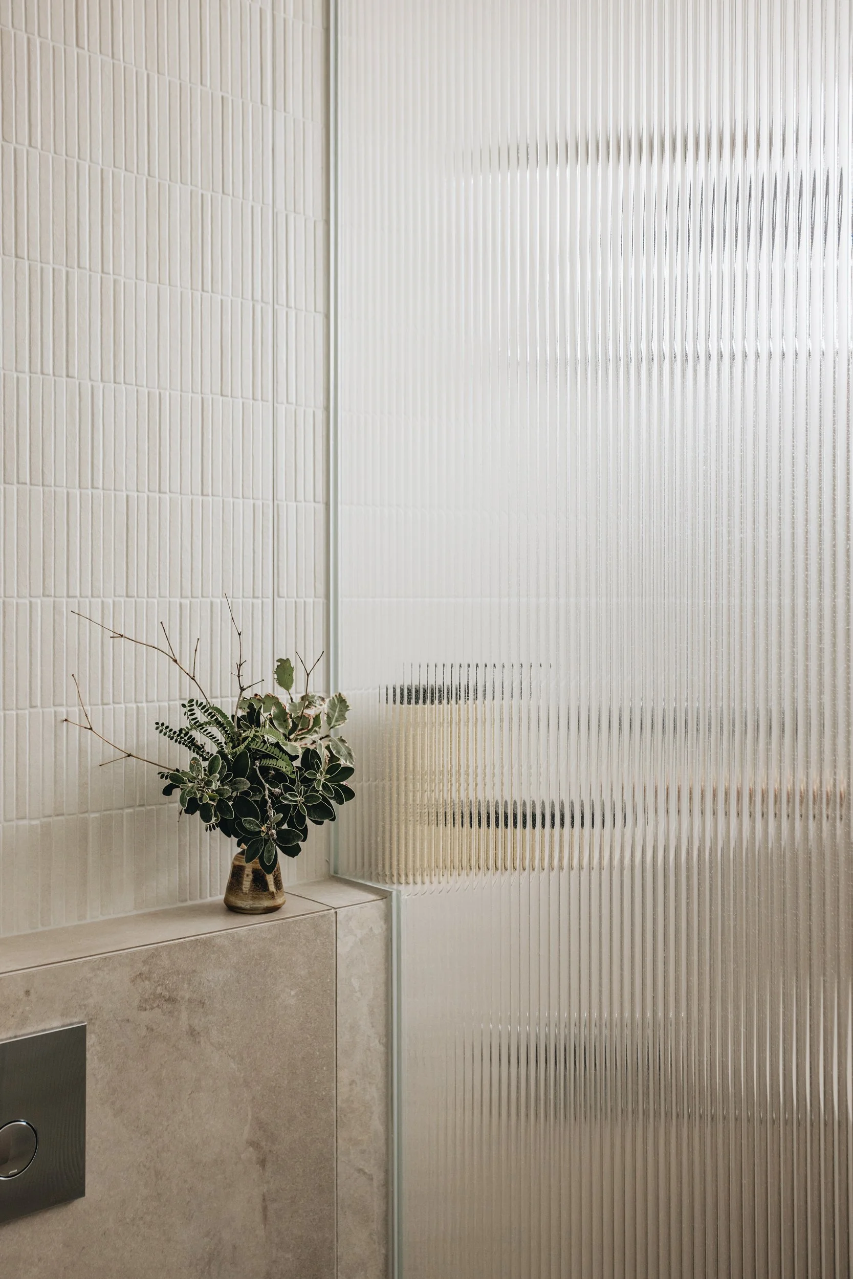 reeded-glass-partition-tiled-bathroom-ledge.jpg