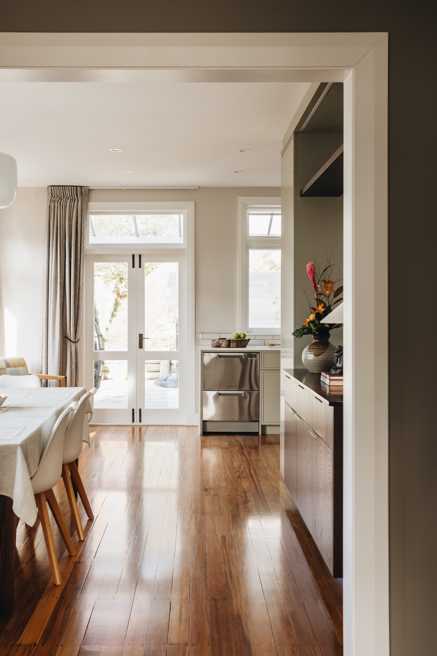 open-plan-dining-kitchen-space-classic.jpg