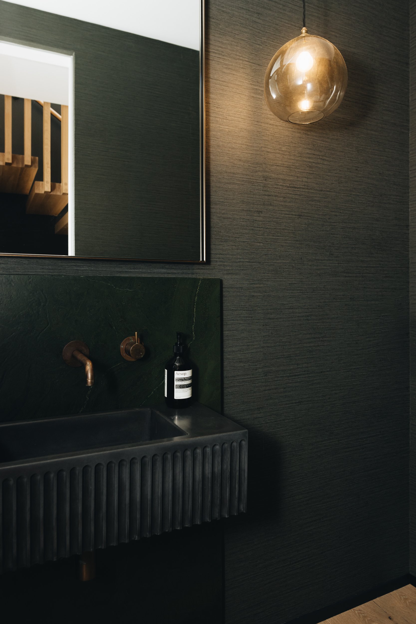 grasscloth-wallpaper-bathroom-in-bathroom.jpg