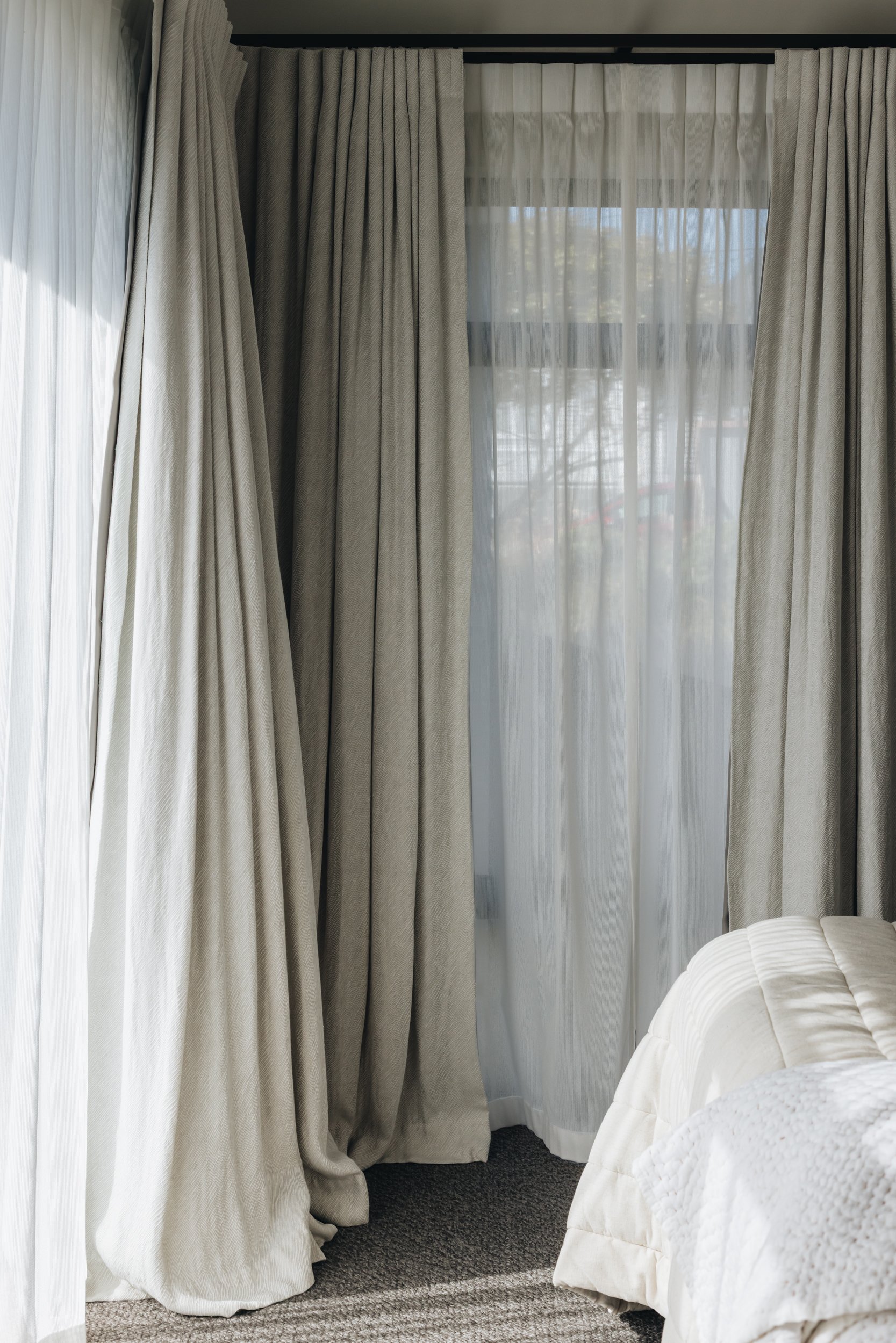 luxury-linen-bedroom-curtains.jpg
