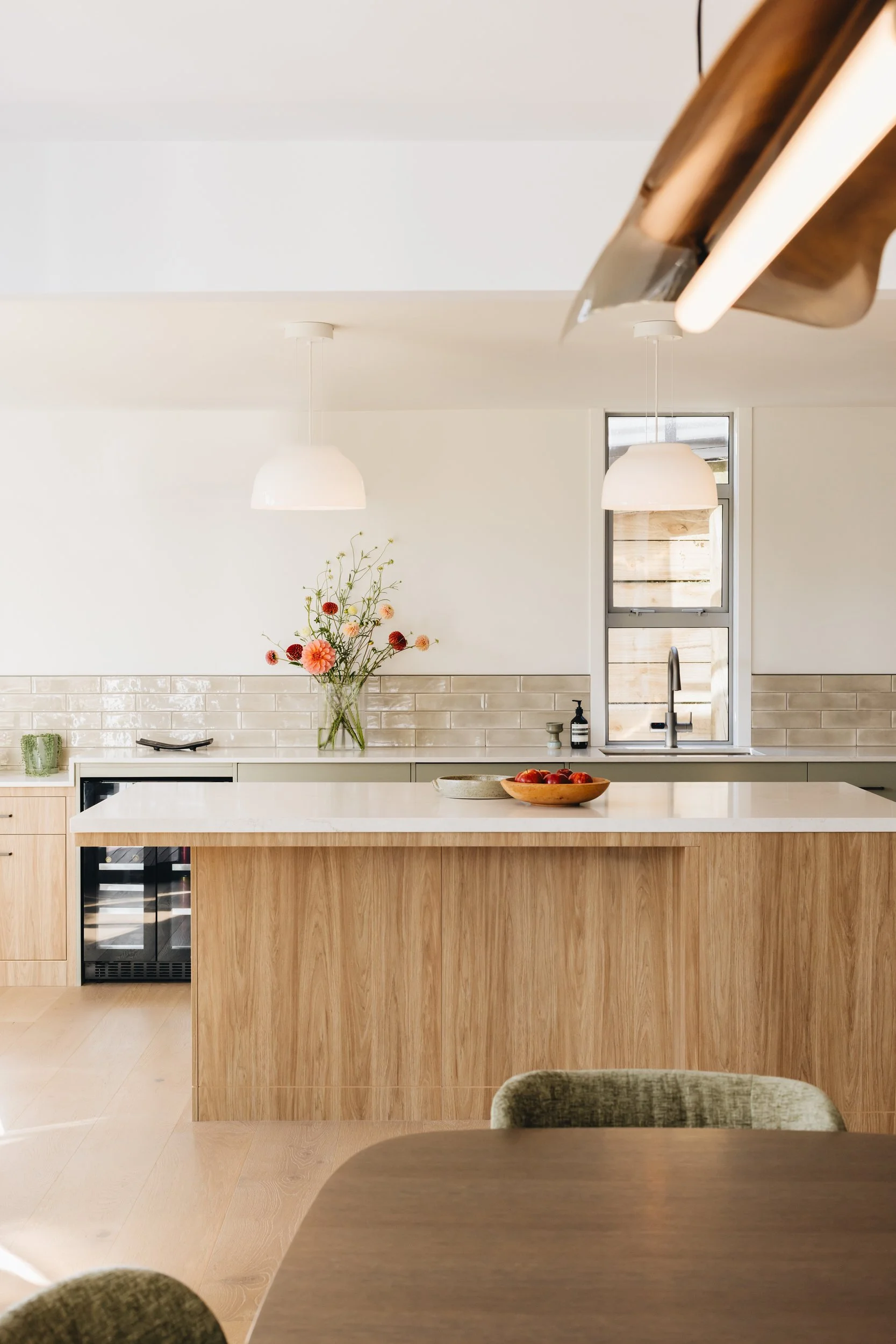 light-kitchen-design-with-wood-details.jpg