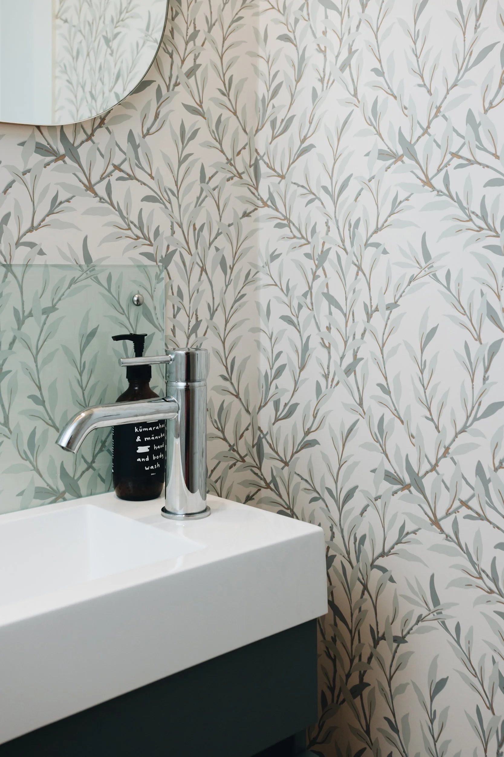bathroom-leaf-wallpaper-pattern-sink-detail.jpg