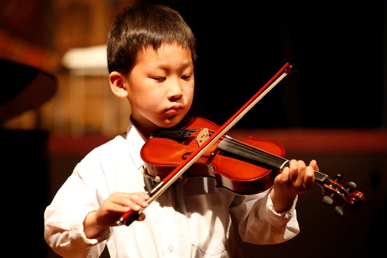 forte-music-festival-young-violinist.jpg