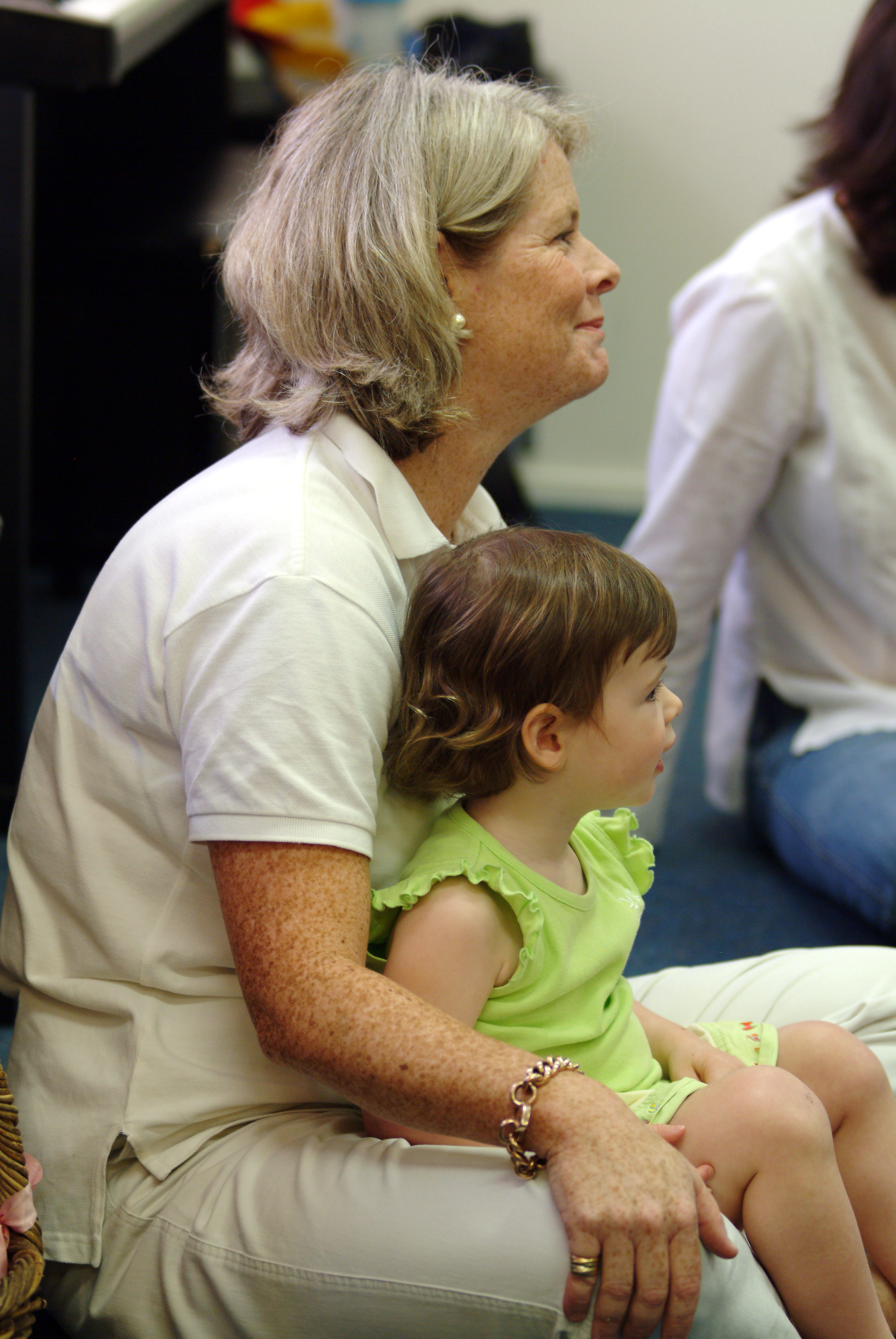 Madeleine&Mum2.JPG