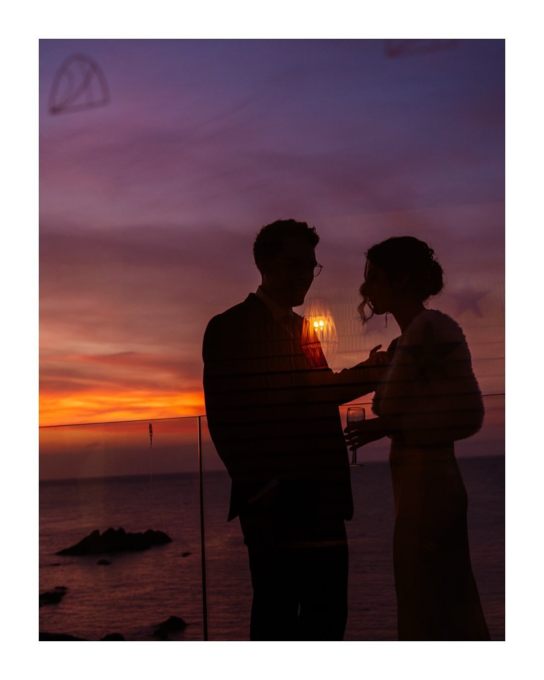 Favourite observations. 
Maria + Chris. 
A very cool couple. 
A very cool wedding.
My last wedding of 2025
At glorious @tunnelsbeaches 
.
.
.
Dream team
Venue: @tunnelsbeaches 
MUA @annarjmua 
Hair stylist @brighteyebeautynorthdevon 
Music by @lauras