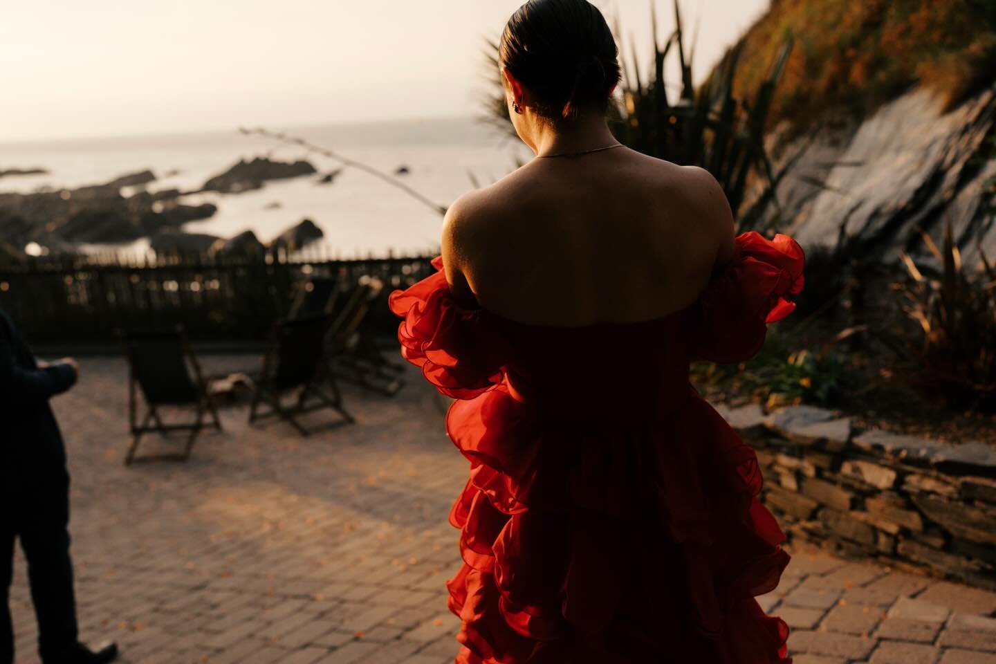 Sometimes guests in pretty light catch my eye &amp; become a mini side-project across the day, love seeing people&rsquo;s individuality, personality and style expressed in what they choose to wear to weddings. 
This gorgeous dress was such a vibe ❤️❤