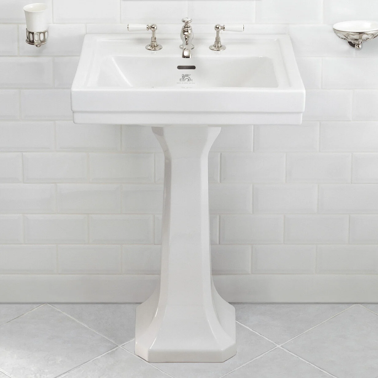 Lefroy-Brooks_Metropole_Basin_Web_A.jpg