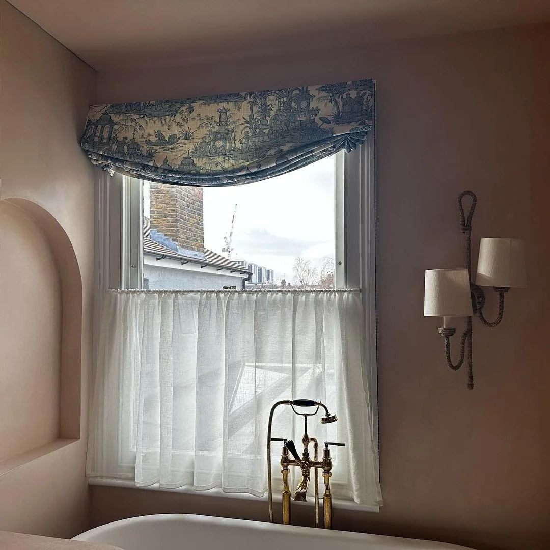 Bathing beauty - A dreamy bathroom with a particularly pleasing palette of textures by @ninalitchfieldstudios
Featuring our Mackintosh bath shower mixer with metal levers and standpipes (ML 1144) in polished brass finish.
For a similar style