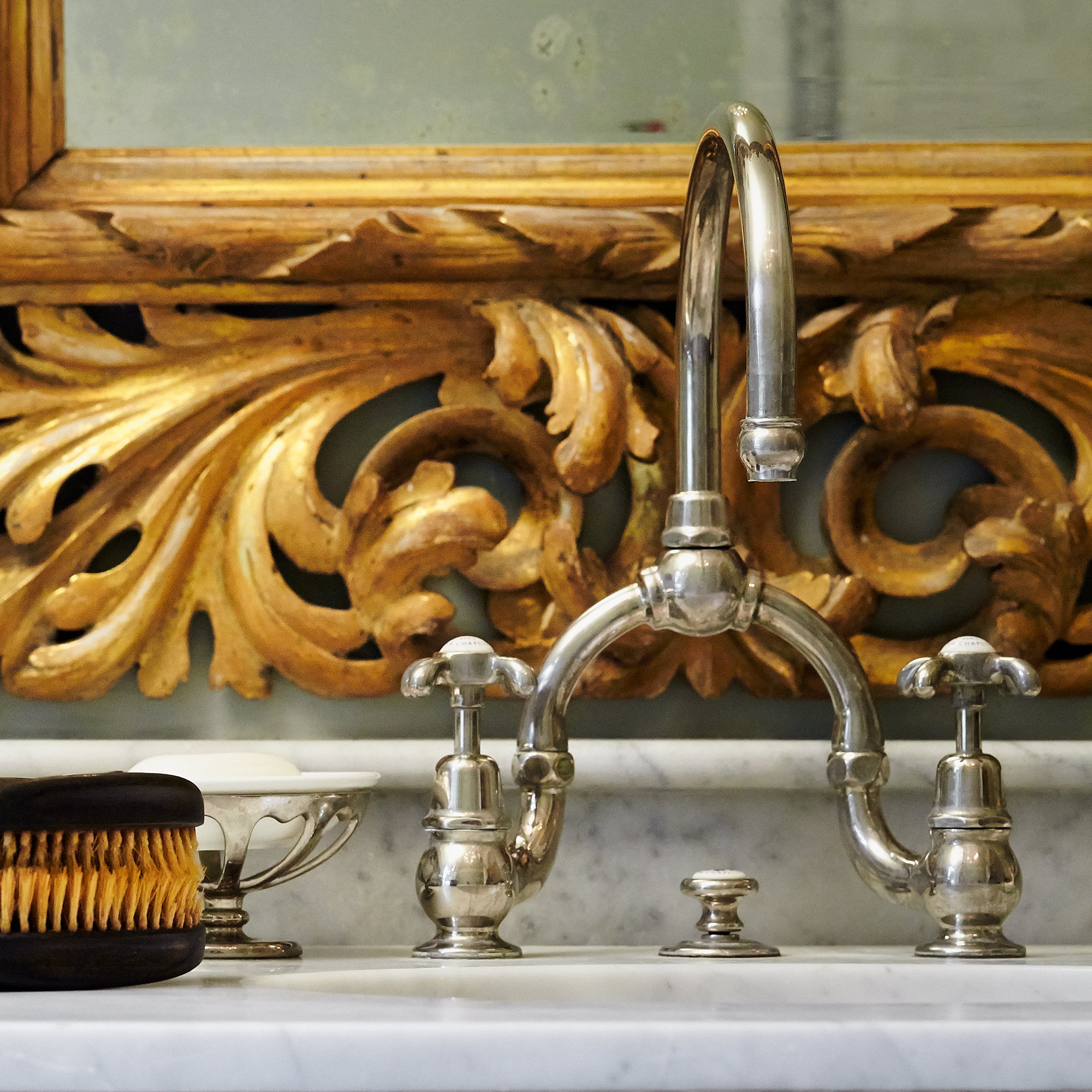 look like lefroy brooks style with amazing condition Lefroy Brooks Shires sink and pedestal 